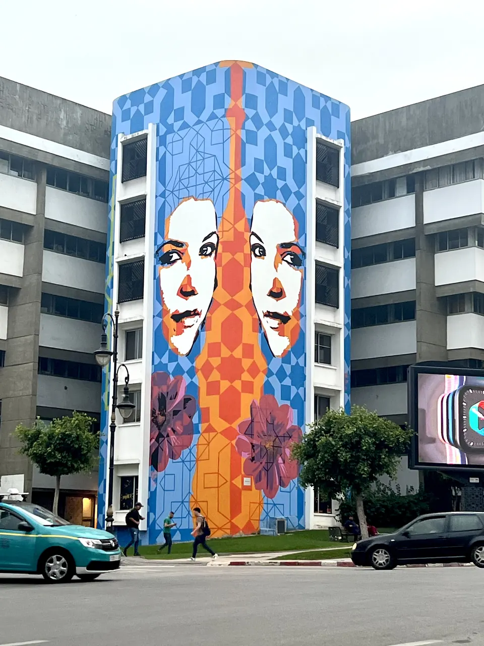 Mural of twin faces on a tower block